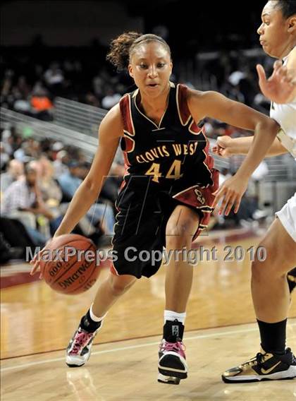 Thumbnail 1 in Clovis West vs. Poly (CIF SoCal D1 Final) photogallery.