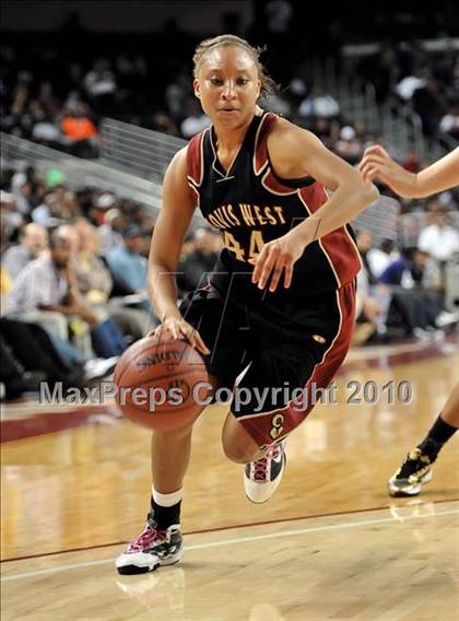 Thumbnail 3 in Clovis West vs. Poly (CIF SoCal D1 Final) photogallery.