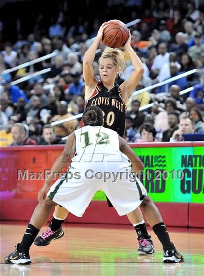 Thumbnail 3 in Clovis West vs. Poly (CIF SoCal D1 Final) photogallery.