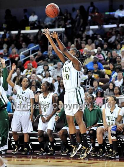 Thumbnail 2 in Clovis West vs. Poly (CIF SoCal D1 Final) photogallery.