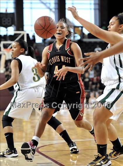 Thumbnail 1 in Clovis West vs. Poly (CIF SoCal D1 Final) photogallery.