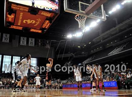 Thumbnail 1 in Clovis West vs. Poly (CIF SoCal D1 Final) photogallery.
