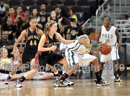 Thumbnail 1 in Clovis West vs. Poly (CIF SoCal D1 Final) photogallery.