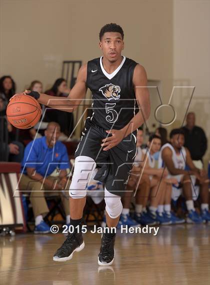 Thumbnail 2 in Bentonville @ King (MaxPreps Holiday Classic) photogallery.