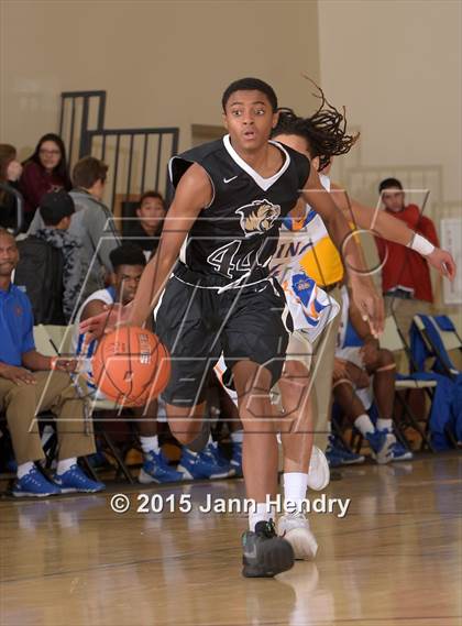 Thumbnail 2 in Bentonville @ King (MaxPreps Holiday Classic) photogallery.