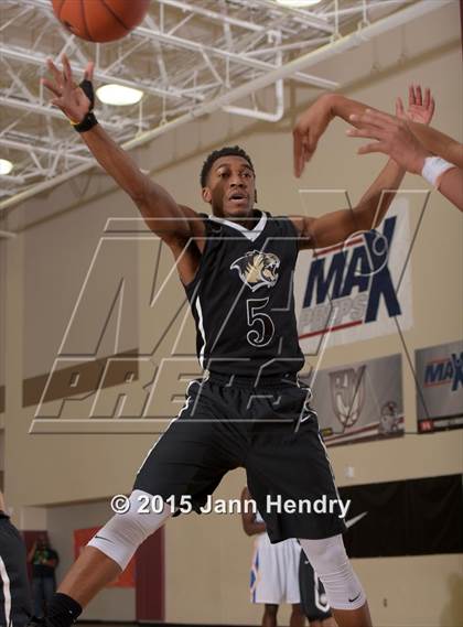 Thumbnail 3 in Bentonville @ King (MaxPreps Holiday Classic) photogallery.
