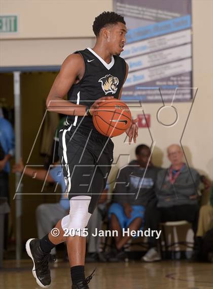 Thumbnail 2 in Bentonville @ King (MaxPreps Holiday Classic) photogallery.