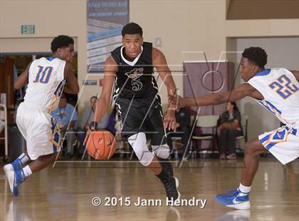 Thumbnail 2 in Bentonville @ King (MaxPreps Holiday Classic) photogallery.