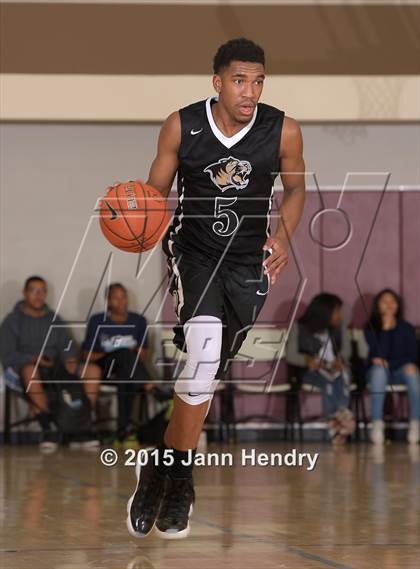 Thumbnail 2 in Bentonville @ King (MaxPreps Holiday Classic) photogallery.