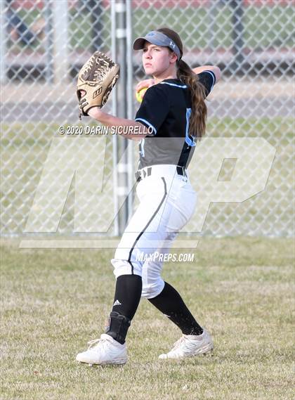 Thumbnail 2 in Desert Vista vs. Gila Ridge (Westwood-Dobson Softball Invitational) photogallery.