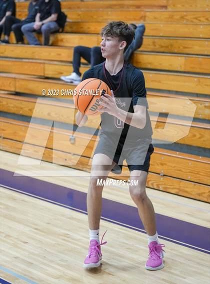 Thumbnail 3 in Mountain Ridge vs. Verrado (Hoopsgiving Tournament) photogallery.