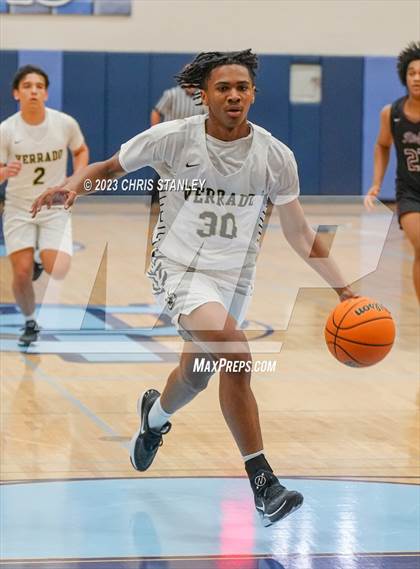 Thumbnail 3 in Mountain Ridge vs. Verrado (Hoopsgiving Tournament) photogallery.