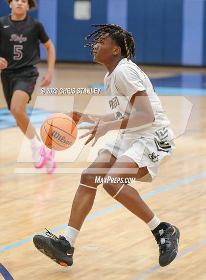 Thumbnail 1 in Mountain Ridge vs. Verrado (Hoopsgiving Tournament) photogallery.