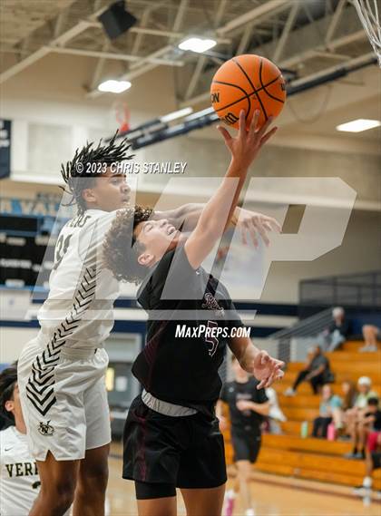 Thumbnail 2 in Mountain Ridge vs. Verrado (Hoopsgiving Tournament) photogallery.