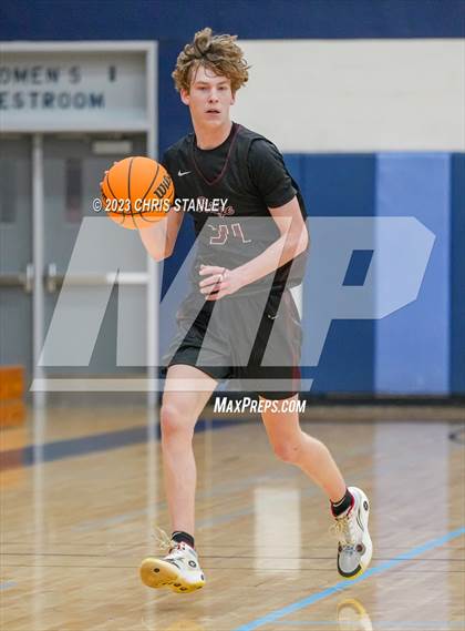 Thumbnail 2 in Mountain Ridge vs. Verrado (Hoopsgiving Tournament) photogallery.