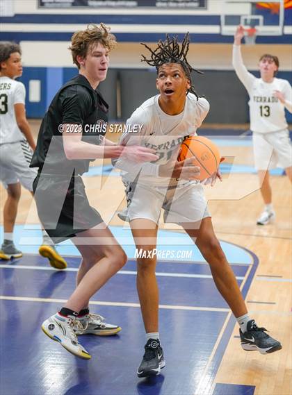 Thumbnail 3 in Mountain Ridge vs. Verrado (Hoopsgiving Tournament) photogallery.