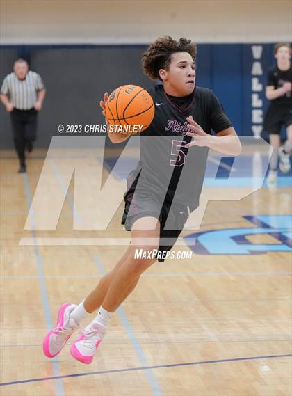 Thumbnail 1 in Mountain Ridge vs. Verrado (Hoopsgiving Tournament) photogallery.