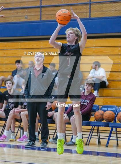 Thumbnail 2 in Mountain Ridge vs. Verrado (Hoopsgiving Tournament) photogallery.