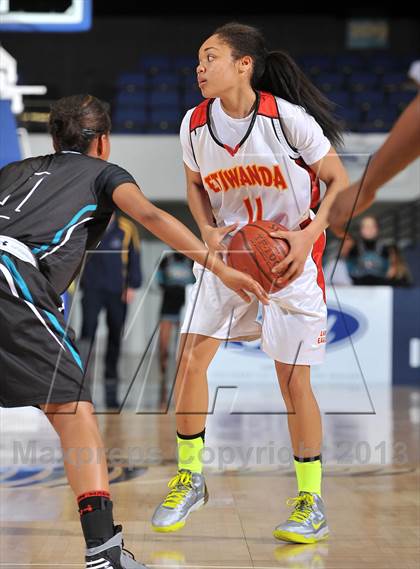 Thumbnail 1 in Santiago vs. Etiwanda (CIF SS DIV 1AA Final) photogallery.