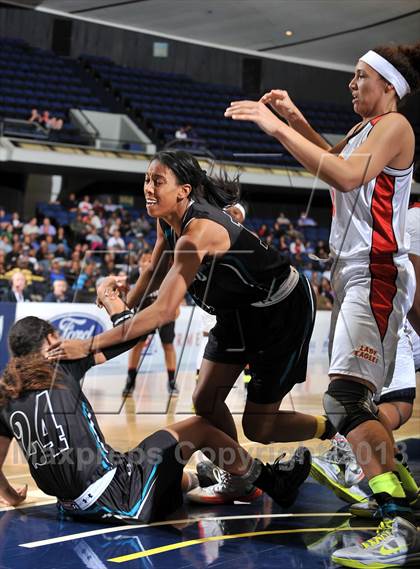 Thumbnail 1 in Santiago vs. Etiwanda (CIF SS DIV 1AA Final) photogallery.