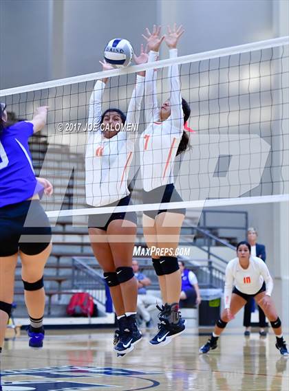 Thumbnail 2 in Burbank vs Lanier [Sidney] photogallery.