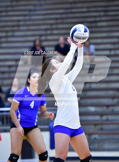 Thumbnail 2 in Burbank vs Lanier [Sidney] photogallery.