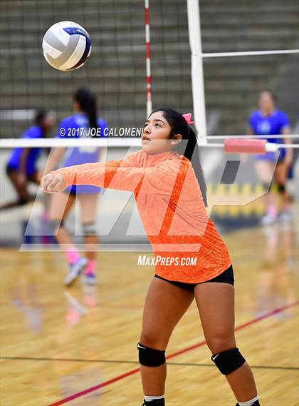 Thumbnail 2 in Burbank vs Lanier [Sidney] photogallery.