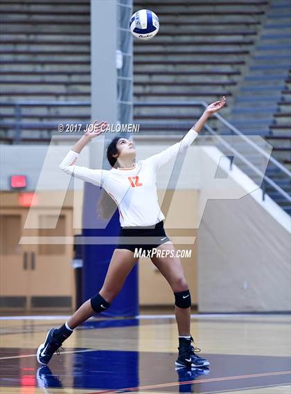 Thumbnail 2 in Burbank vs Lanier [Sidney] photogallery.
