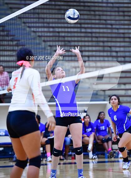 Thumbnail 2 in Burbank vs Lanier [Sidney] photogallery.