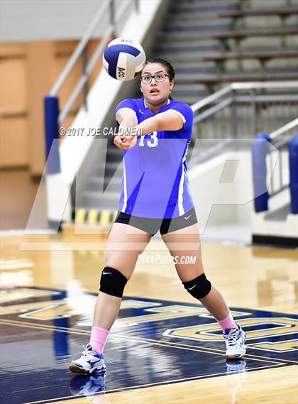 Thumbnail 1 in Burbank vs Lanier [Sidney] photogallery.