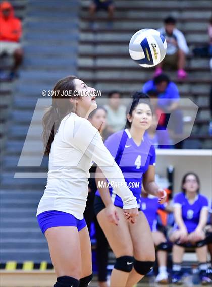 Thumbnail 1 in Burbank vs Lanier [Sidney] photogallery.