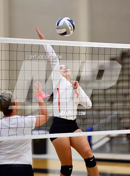 Thumbnail 3 in Burbank vs Lanier [Sidney] photogallery.