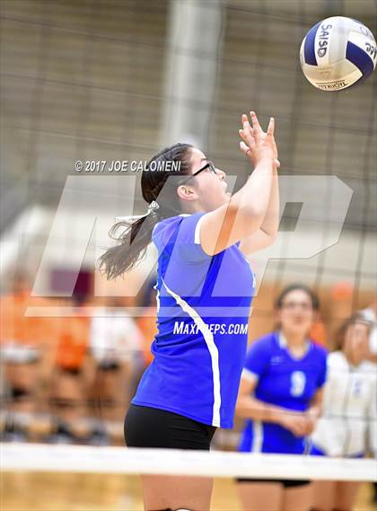 Thumbnail 3 in Burbank vs Lanier [Sidney] photogallery.