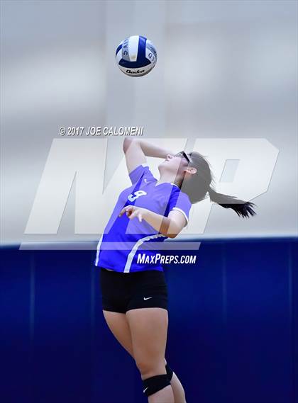 Thumbnail 1 in Burbank vs Lanier [Sidney] photogallery.