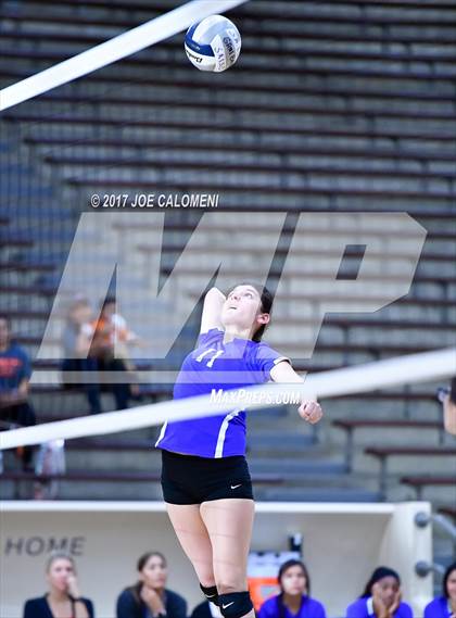 Thumbnail 1 in Burbank vs Lanier [Sidney] photogallery.