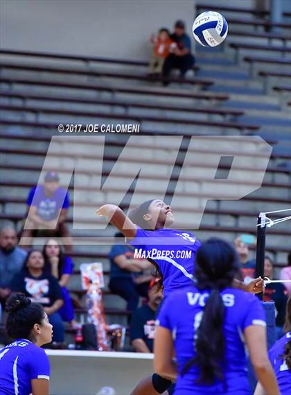 Thumbnail 1 in Burbank vs Lanier [Sidney] photogallery.