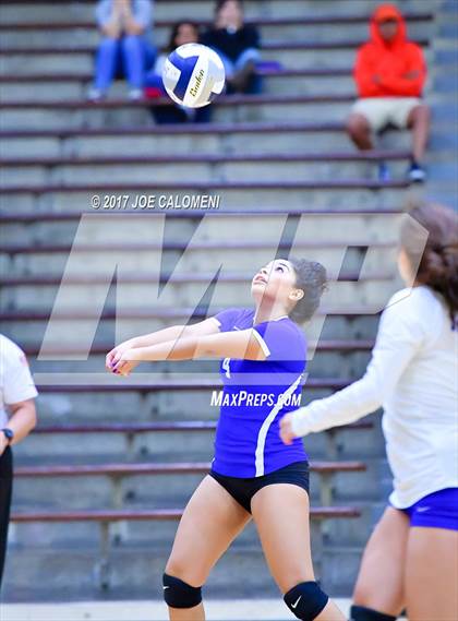 Thumbnail 2 in Burbank vs Lanier [Sidney] photogallery.