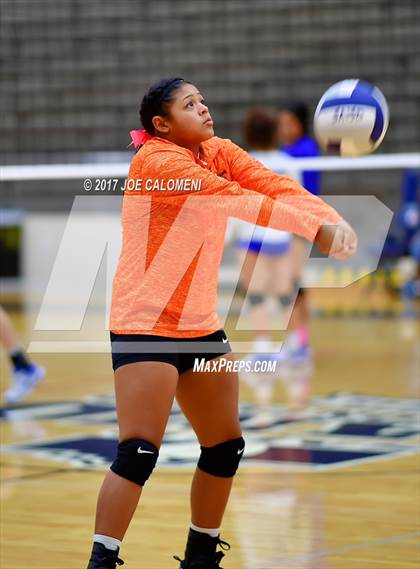 Thumbnail 2 in Burbank vs Lanier [Sidney] photogallery.