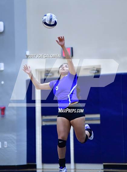 Thumbnail 2 in Burbank vs Lanier [Sidney] photogallery.