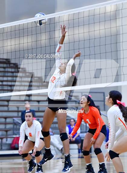 Thumbnail 2 in Burbank vs Lanier [Sidney] photogallery.
