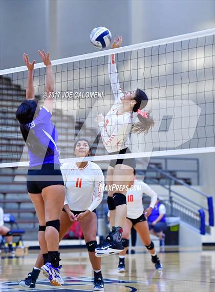 Thumbnail 1 in Burbank vs Lanier [Sidney] photogallery.