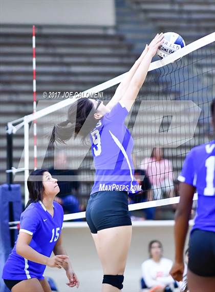 Thumbnail 1 in Burbank vs Lanier [Sidney] photogallery.