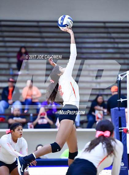 Thumbnail 3 in Burbank vs Lanier [Sidney] photogallery.