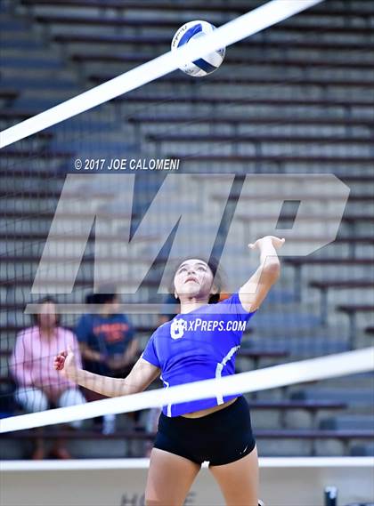 Thumbnail 2 in Burbank vs Lanier [Sidney] photogallery.