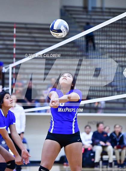 Thumbnail 2 in Burbank vs Lanier [Sidney] photogallery.