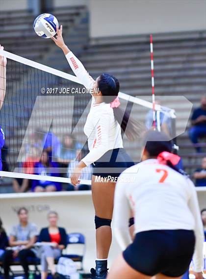 Thumbnail 2 in Burbank vs Lanier [Sidney] photogallery.