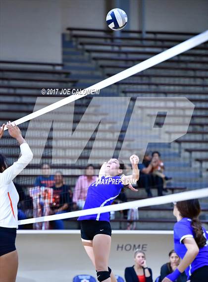 Thumbnail 3 in Burbank vs Lanier [Sidney] photogallery.