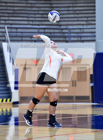 Thumbnail 1 in Burbank vs Lanier [Sidney] photogallery.