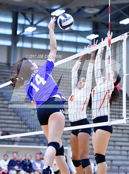 Thumbnail 1 in Burbank vs Lanier [Sidney] photogallery.