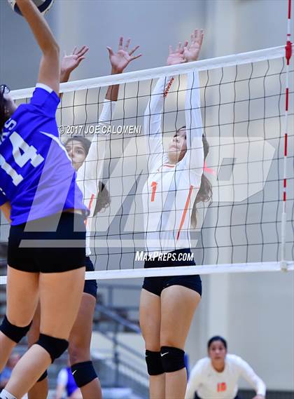 Thumbnail 2 in Burbank vs Lanier [Sidney] photogallery.